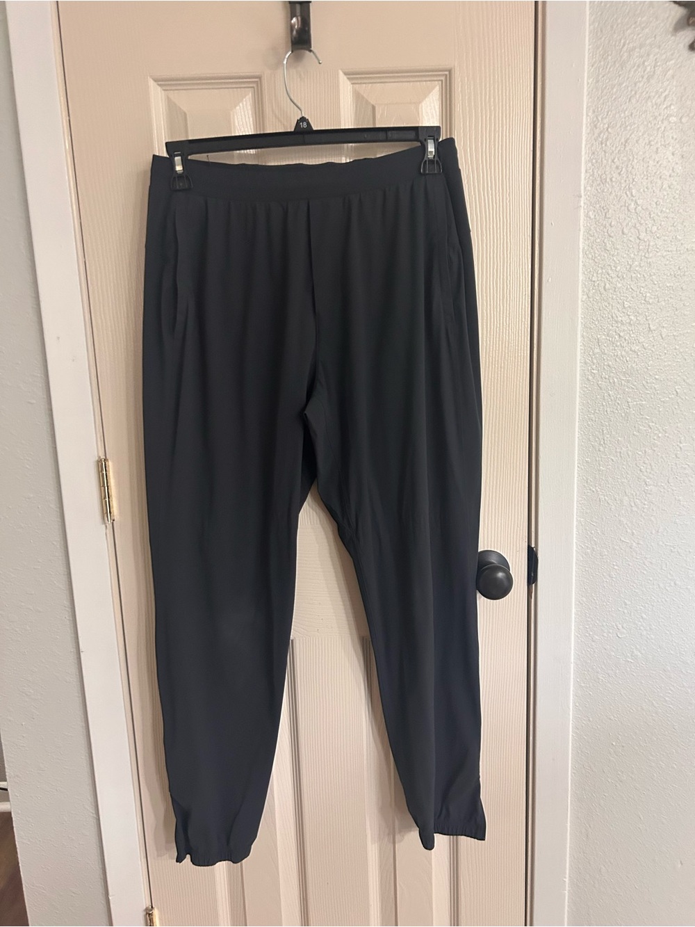 Lululemon Men's Dark Gray Joggers Athletic Training Pants Size L